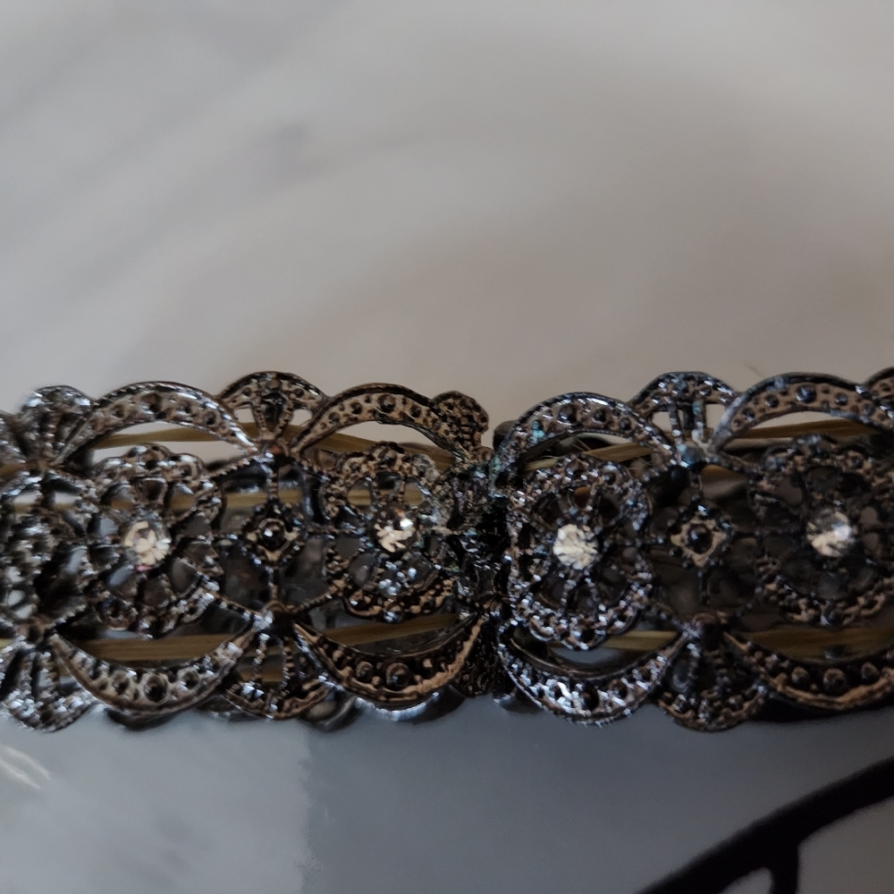 Jewelry - Picture 3 of 4